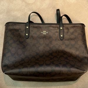 Coach Bag with black inside